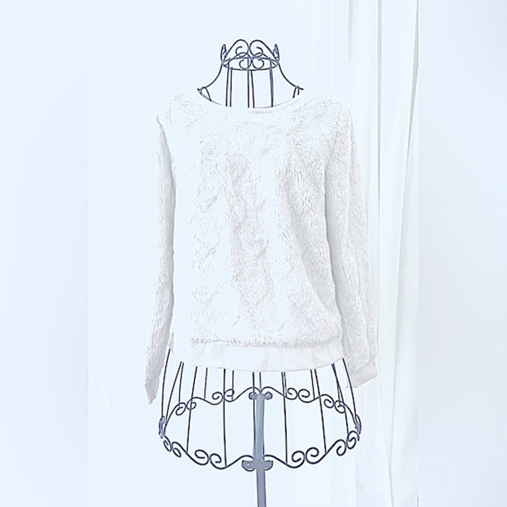The Children’s Place XL (14) White Fuzzy Heart Sweater